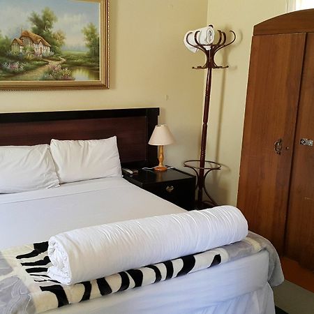 גאבורון Planet Lodge 1 מראה חיצוני תמונה